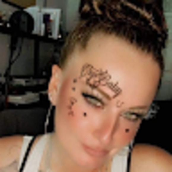 Meet your Posher, Stephanie - Picture 1 of 1